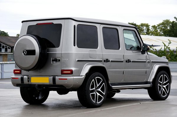 Choisir des pièces de carrosserie renault : rapidité et qualité